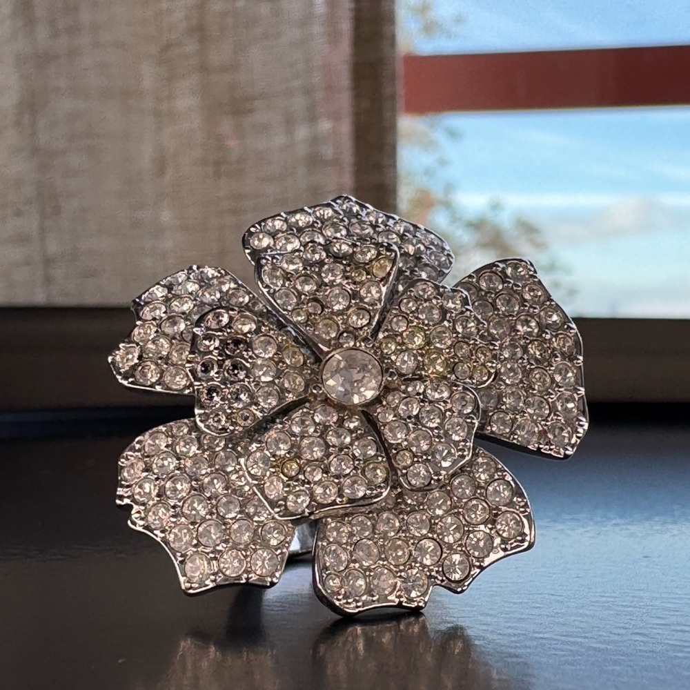 Sparkling Crystal Flower Ring
